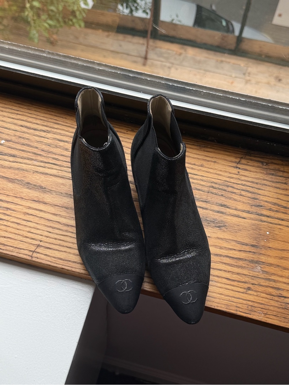 CHANEL interlocking CC Logo Chelsea boot 2019